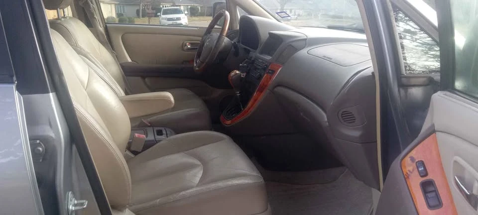 2002 Lexus RX 1st Gen - Image 12 of 18