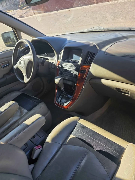 2002 Lexus RX 1st Gen - Image 9 of 12