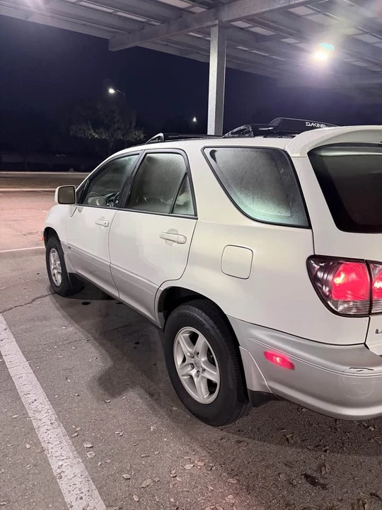 2002 Lexus RX 1st Gen - Image 3 of 9