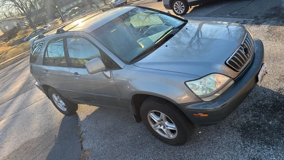 2002 Lexus RX 1st Gen - Image 5 of 9