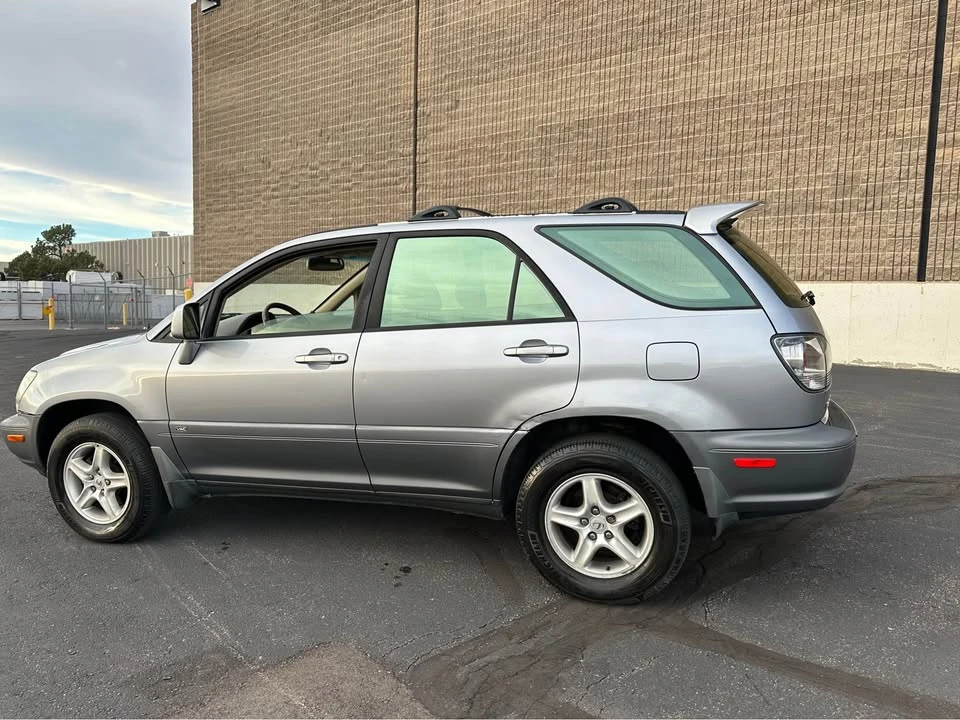2002 Lexus RX 1st Gen - Image 9 of 18