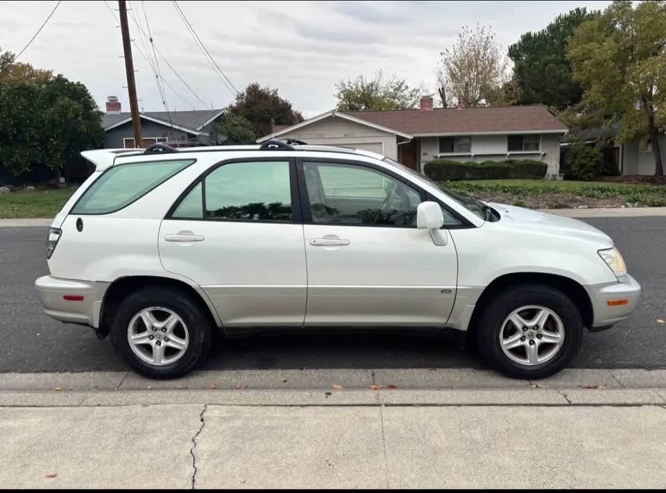 2002 Lexus RX 1st Gen - Image 2 of 12