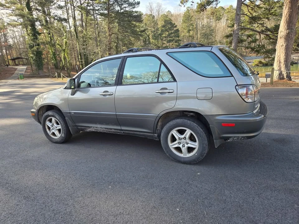 2002 Lexus RX 1st Gen - Image 2 of 17