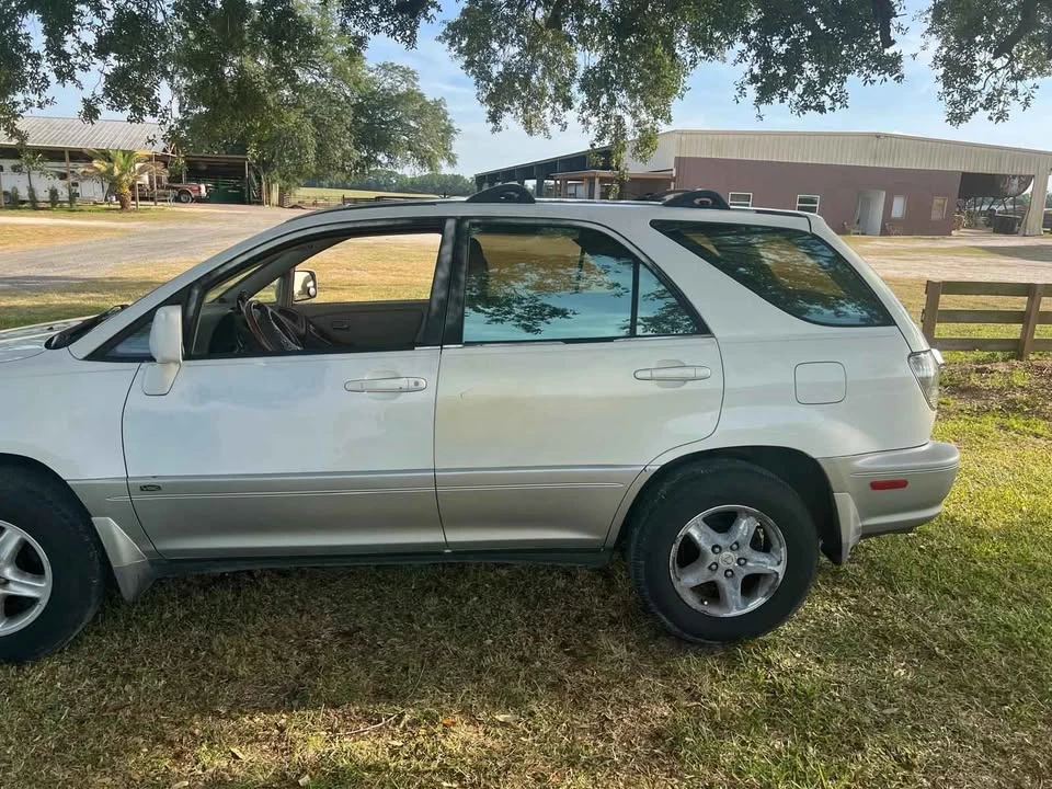 2002 Lexus RX 1st Gen - Image 4 of 9