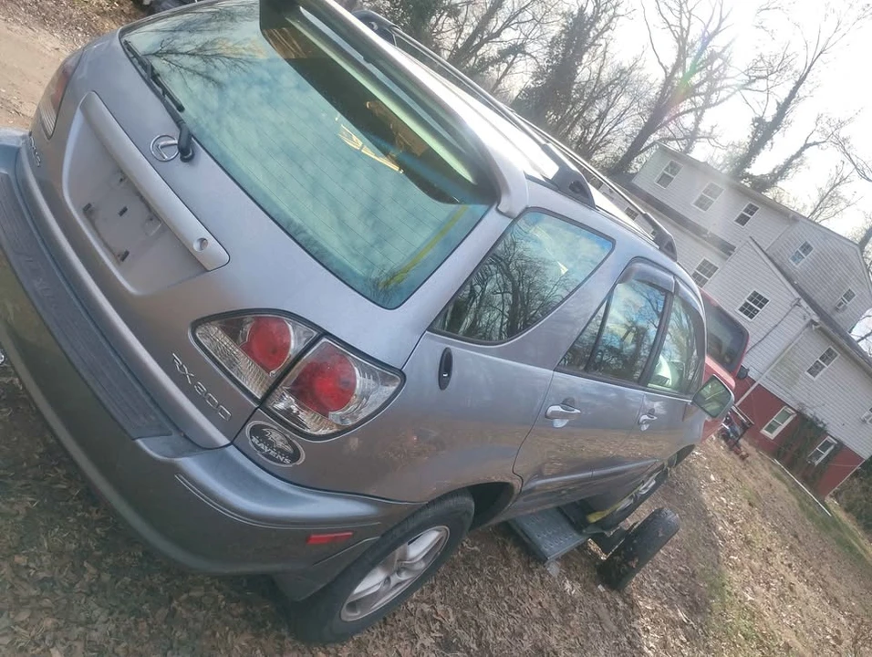 2002 Lexus RX 1st Gen - Image 3 of 8