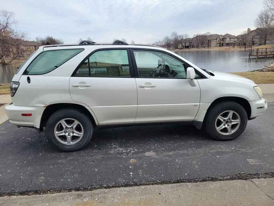 2002 Lexus RX 1st Gen - Image 4 of 10