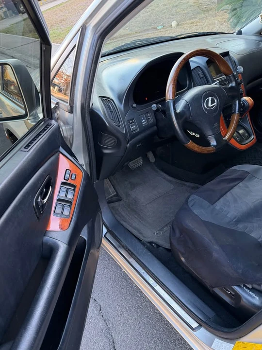 2002 Lexus RX 1st Gen - Image 5 of 10