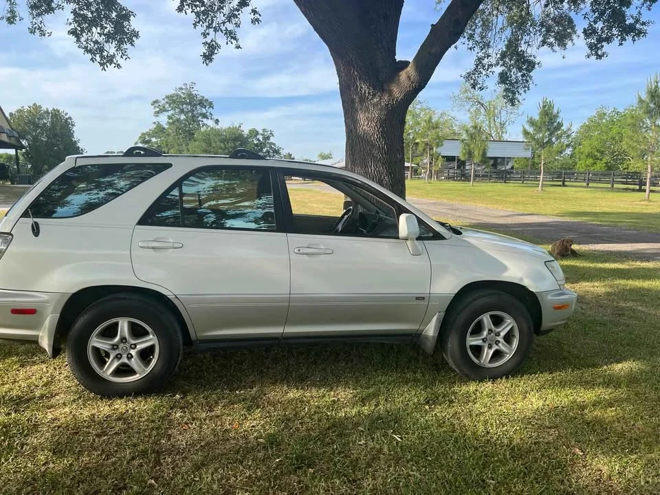 2002 Lexus RX 1st Gen - Image 3 of 9