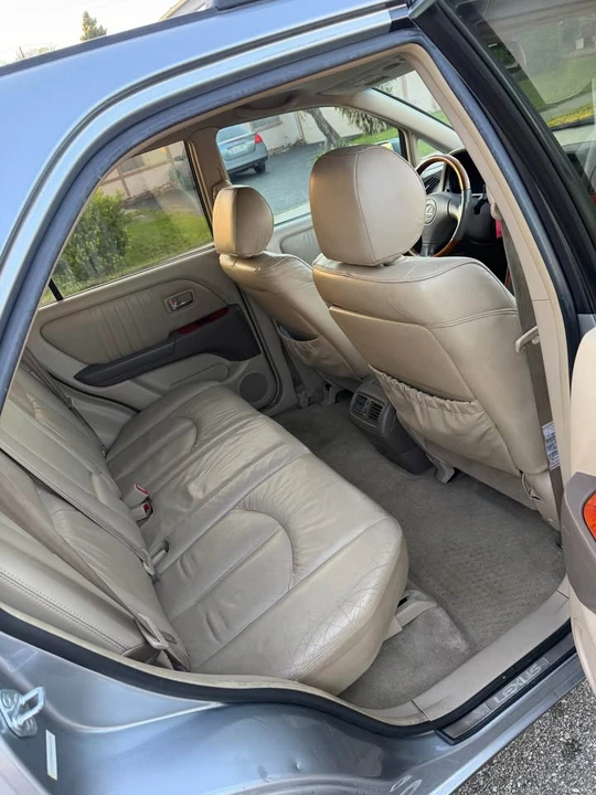 2002 Lexus RX 1st Gen - Image 11 of 12