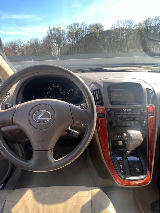 2002 Lexus RX 1st Gen - Image 8 of 10