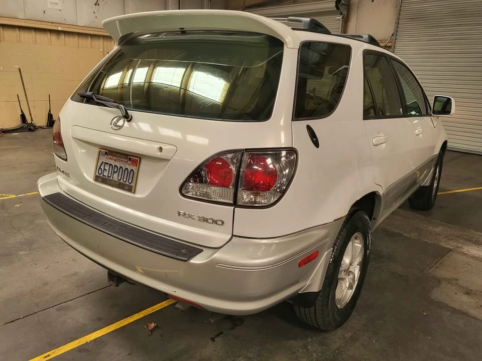 2002 Lexus RX 1st Gen - Image 2 of 8