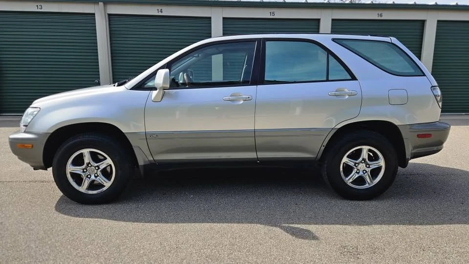 2002 Lexus RX 1st Gen - Image 2 of 15