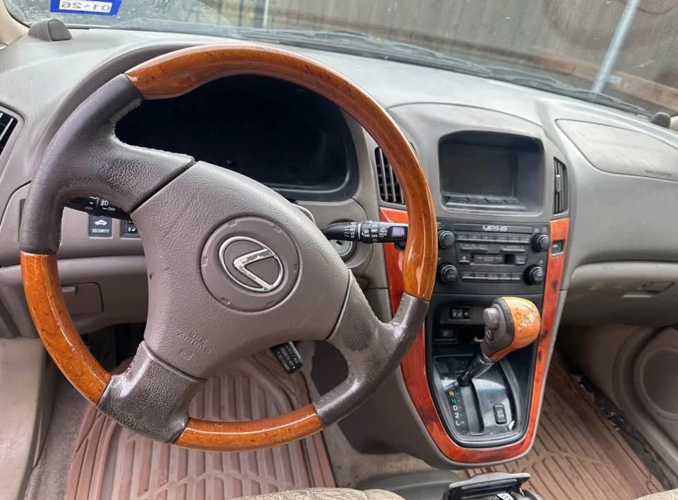 2002 Lexus RX 1st Gen - Image 7 of 12