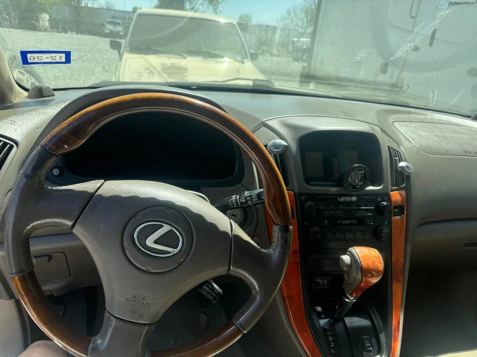 2002 Lexus RX 1st Gen - Image 5 of 11