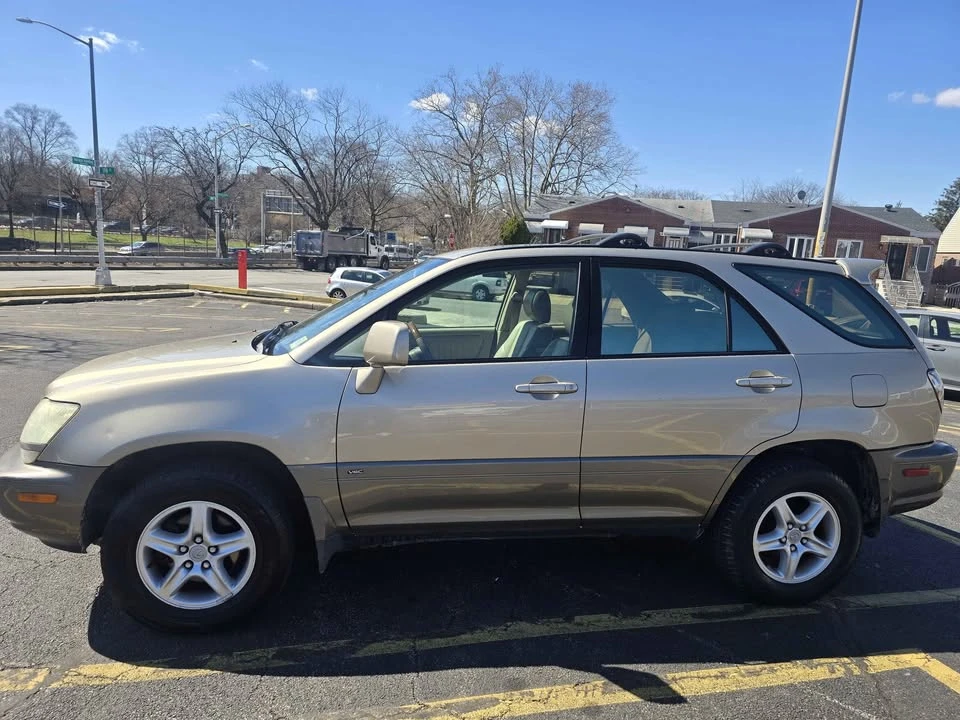 2002 Lexus RX 1st Gen - Image 4 of 11