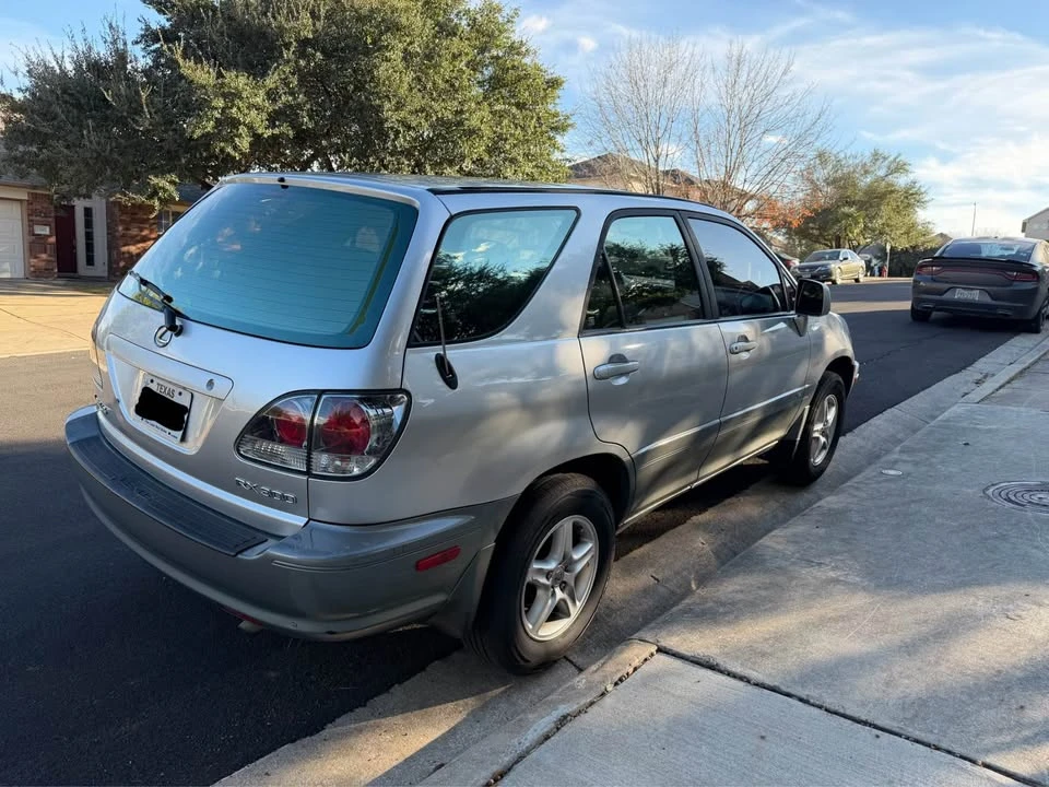2002 Lexus RX 1st Gen - Image 4 of 12