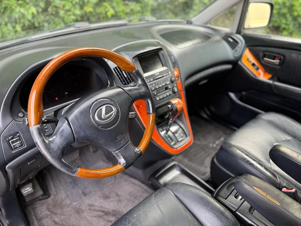 2002 Lexus RX 1st Gen - Image 9 of 17