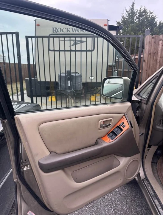 2002 Lexus RX 1st Gen - Image 9 of 12