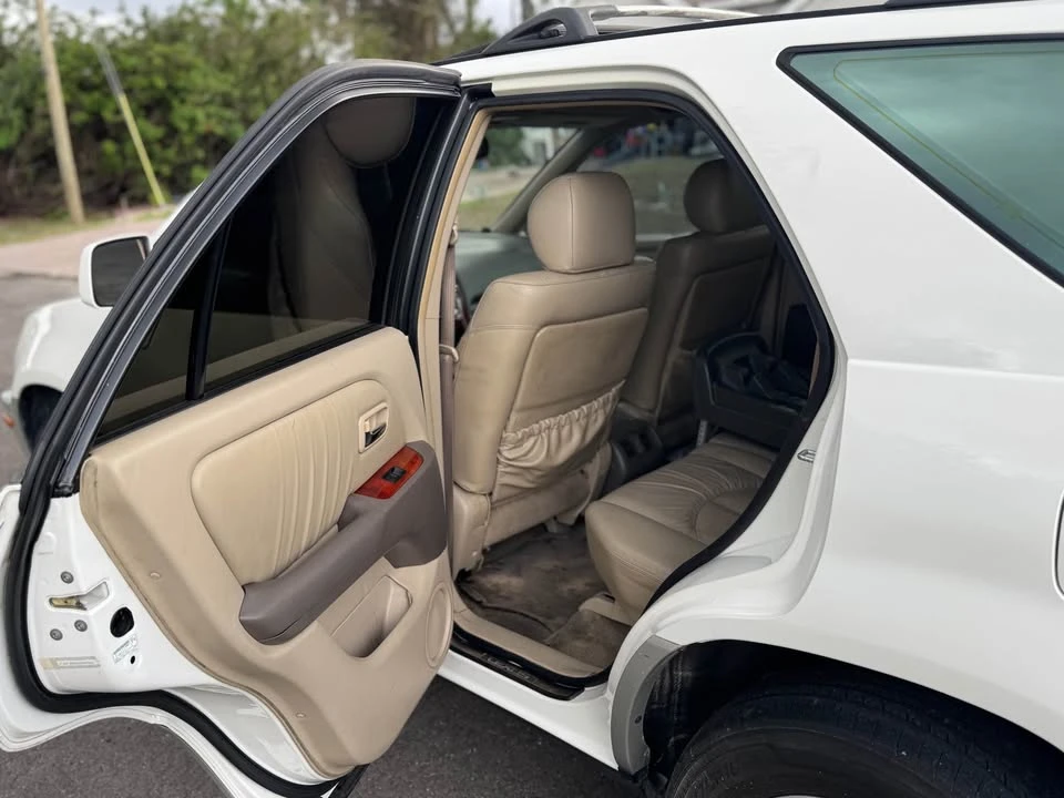 2002 Lexus RX 1st Gen - Image 8 of 12