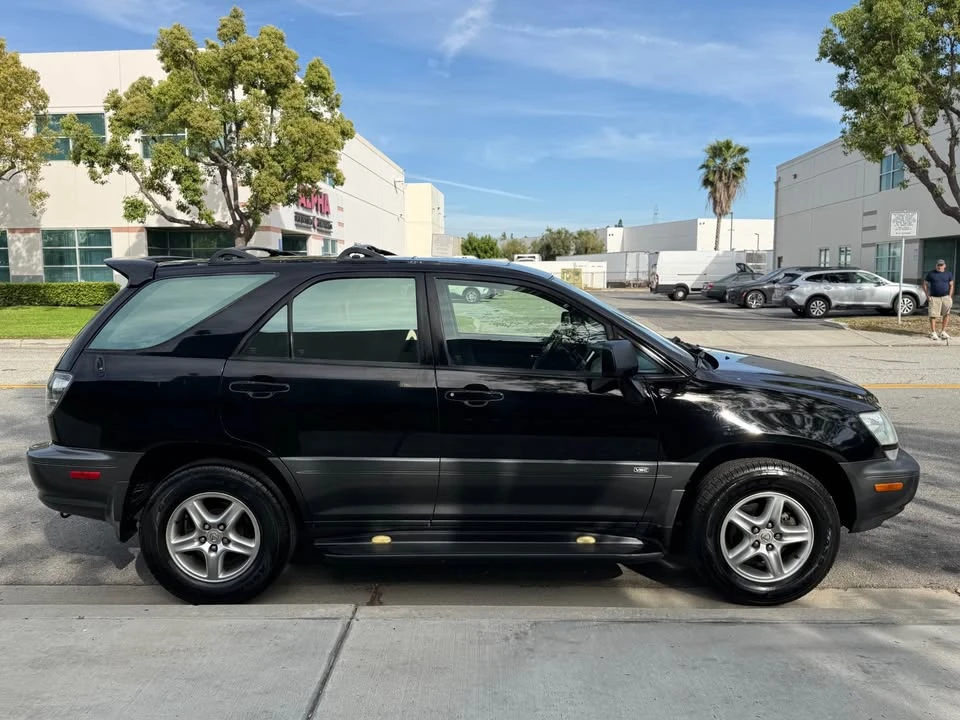 2002 Lexus RX 1st Gen - Image 2 of 17