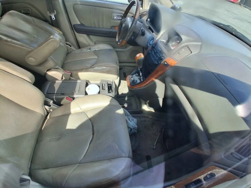 2002 Lexus RX 1st Gen - Image 3 of 4