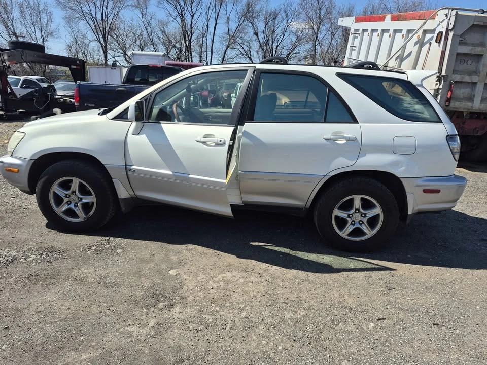 2002 Lexus RX 1st Gen - Image 2 of 7
