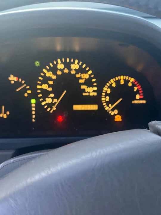 2002 Lexus RX 1st Gen - Image 5 of 9
