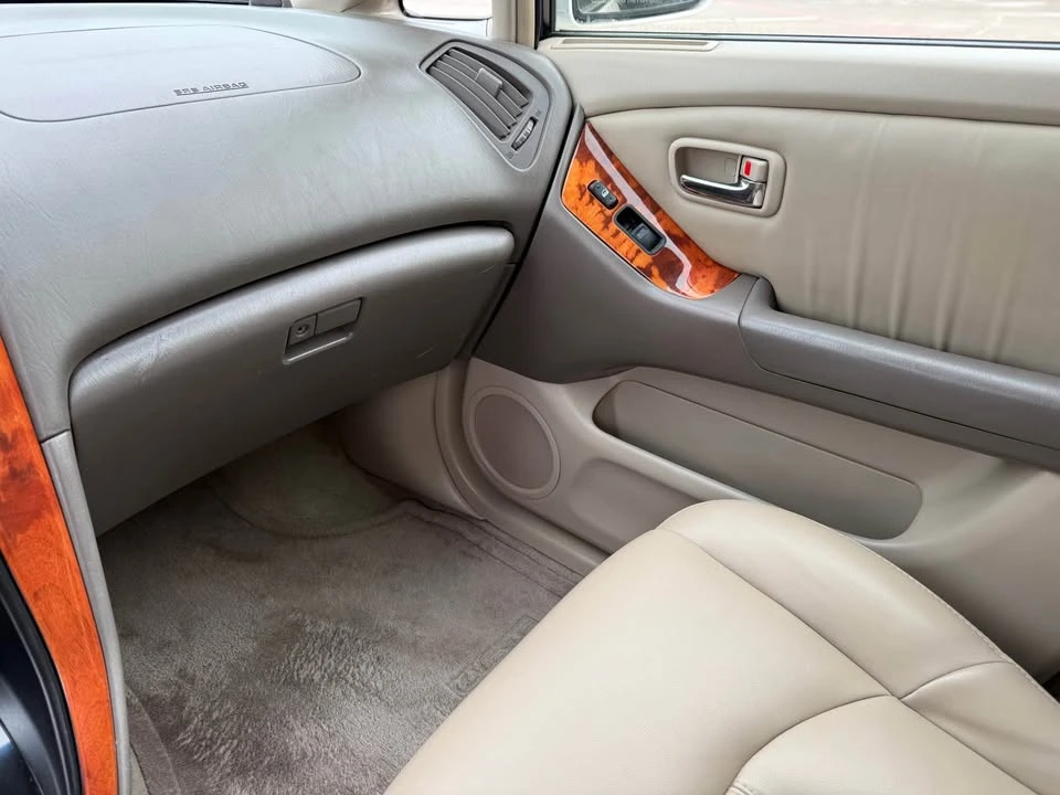 2002 Lexus RX 1st Gen - Image 17 of 19