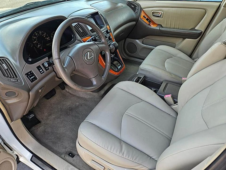 2002 Lexus RX 1st Gen - Image 11 of 13