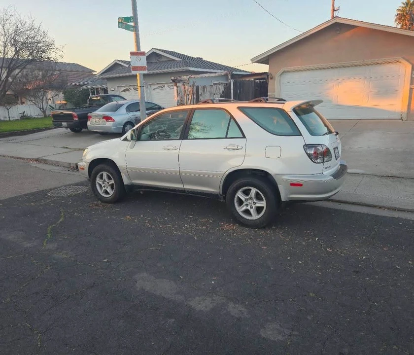 2002 Lexus RX 1st Gen - Image 3 of 9