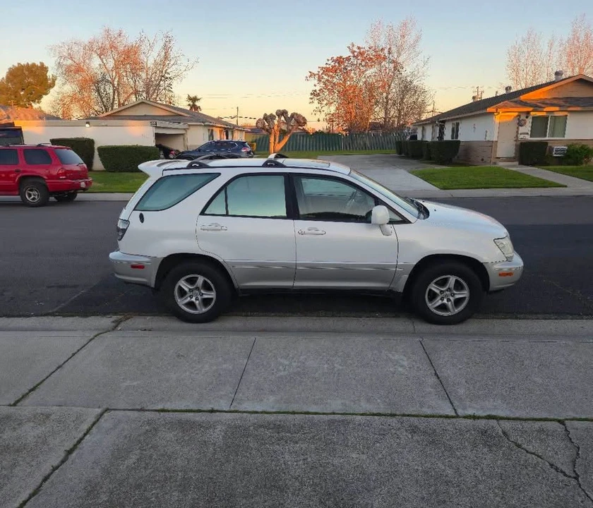 2002 Lexus RX 1st Gen - Image 5 of 9