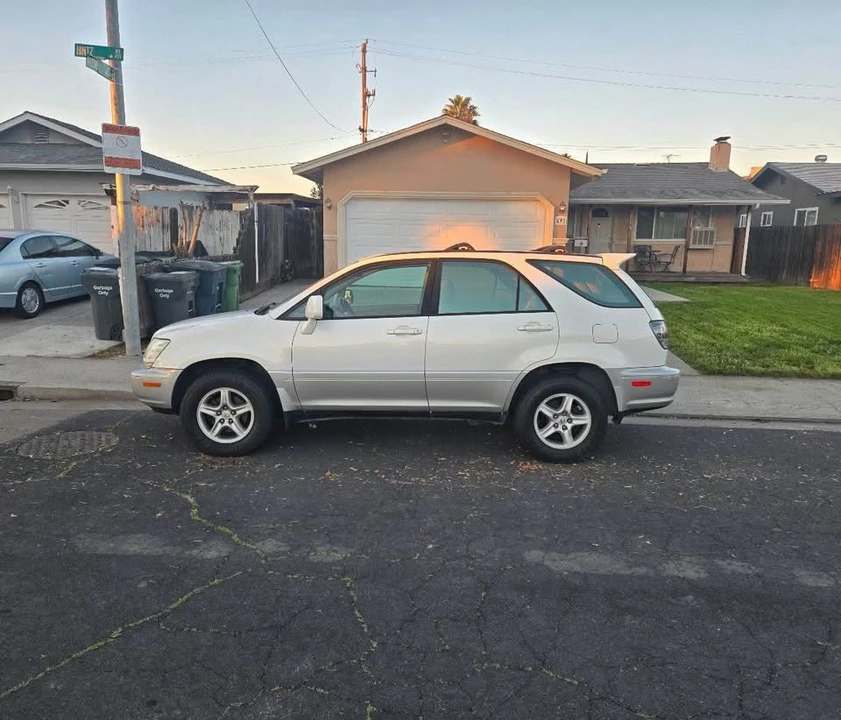 2002 Lexus RX 1st Gen - Image 2 of 9