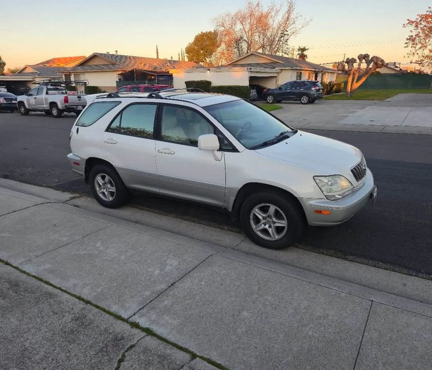 2002 Lexus RX 1st Gen - Image 4 of 9