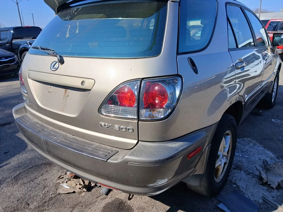 2002 Lexus RX 1st Gen - Image 3 of 9