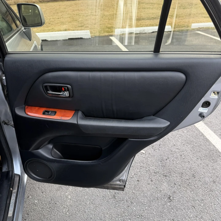 2002 Lexus RX 1st Gen - Image 17 of 31