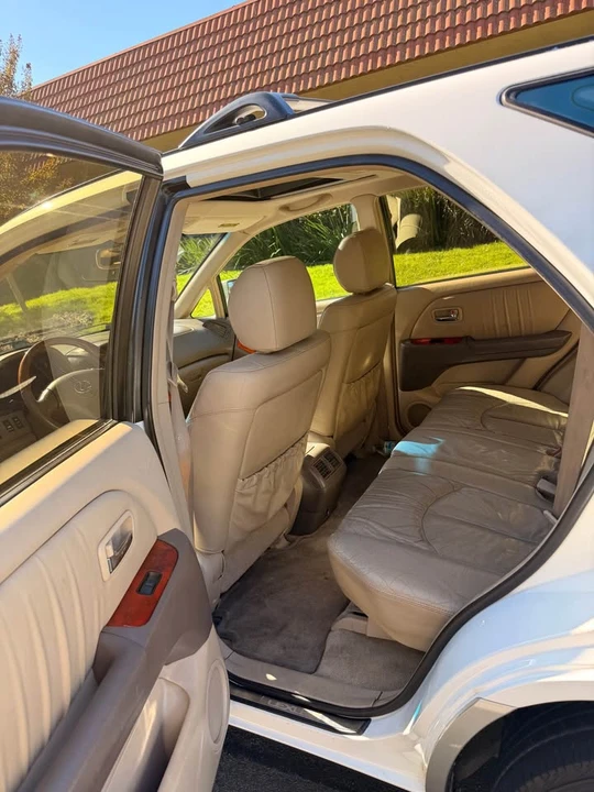 2002 Lexus RX 1st Gen - Image 12 of 13