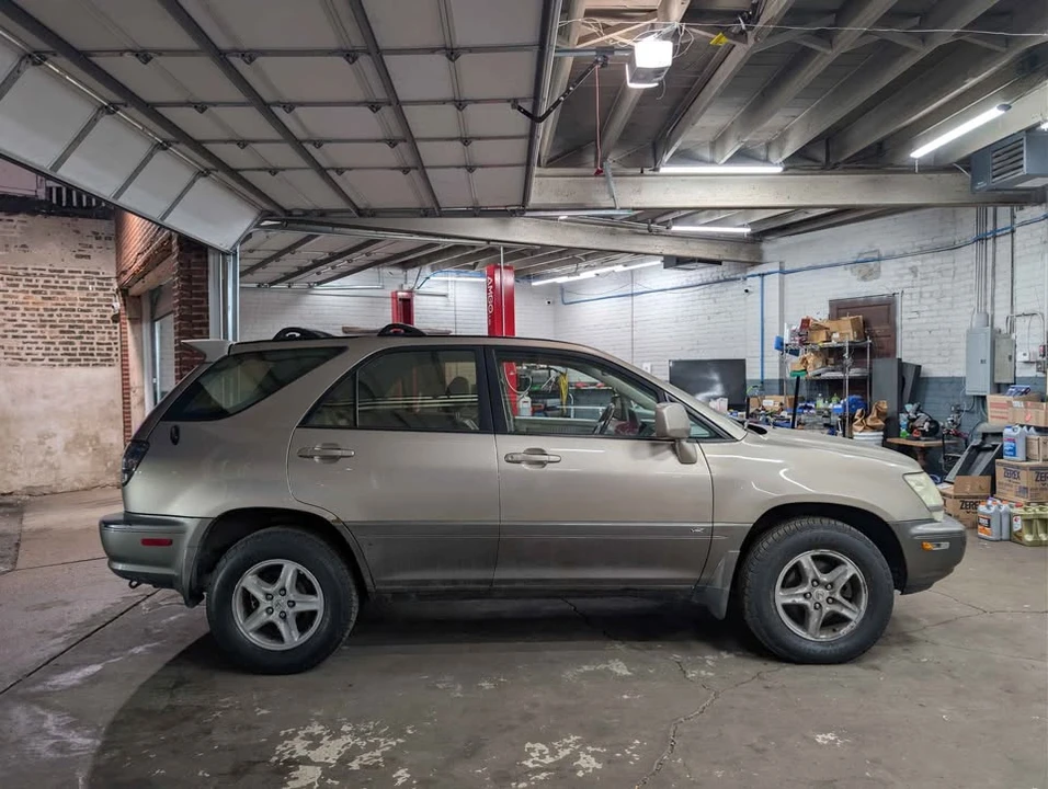 2002 Lexus RX 1st Gen - Image 6 of 9