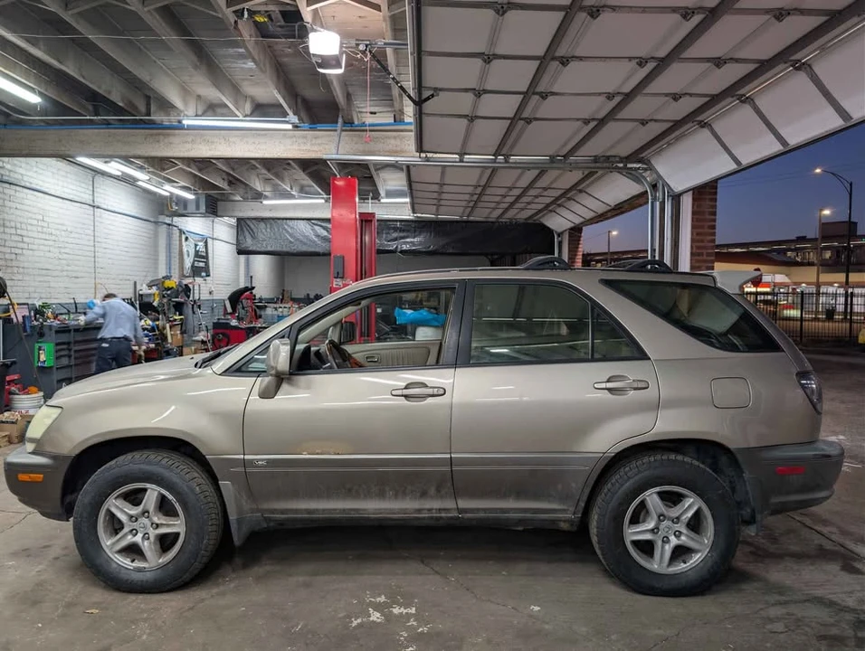 2002 Lexus RX 1st Gen - Image 5 of 9