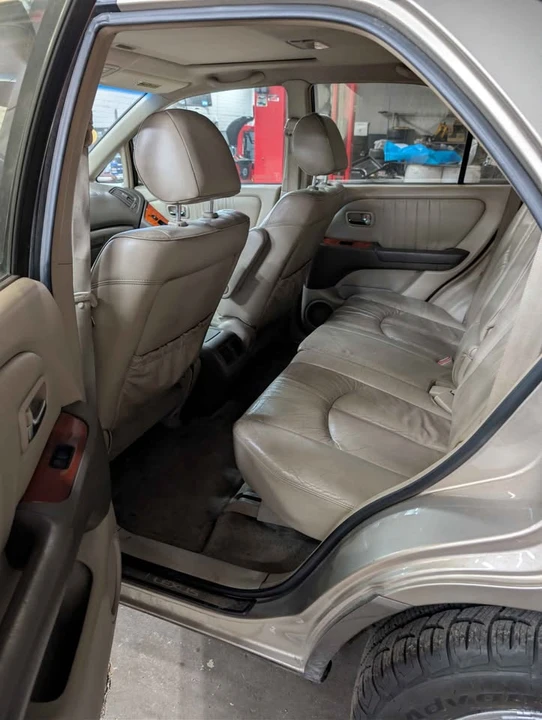 2002 Lexus RX 1st Gen - Image 8 of 9