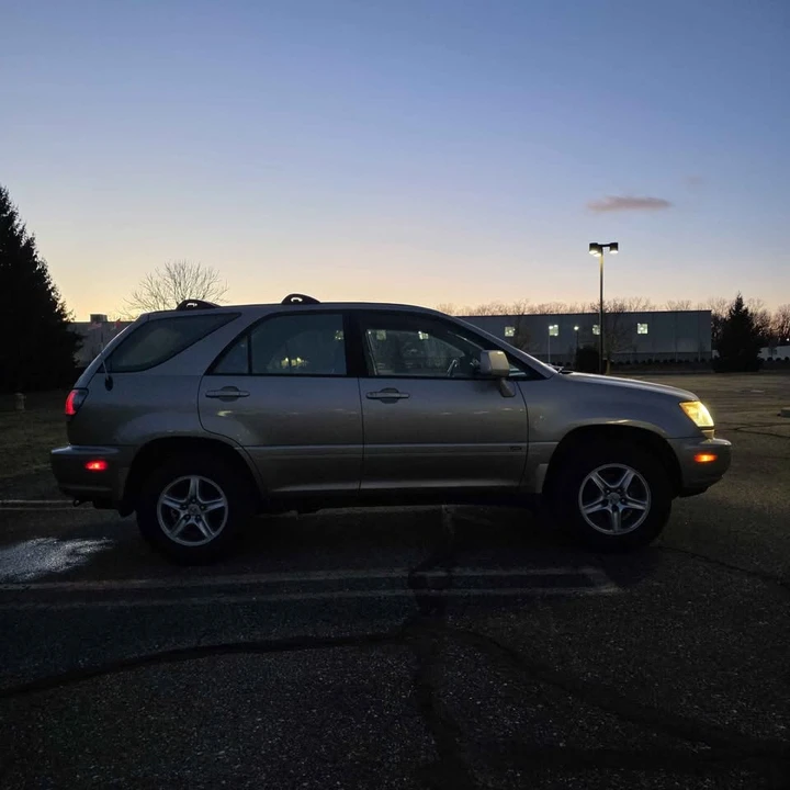 2002 Lexus RX 1st Gen - Image 2 of 20