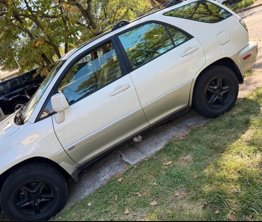 2002 Lexus RX 1st Gen - Image 3 of 3