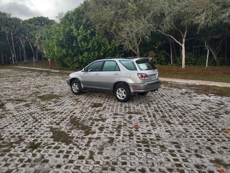2002 Lexus RX 1st Gen - Image 3 of 12