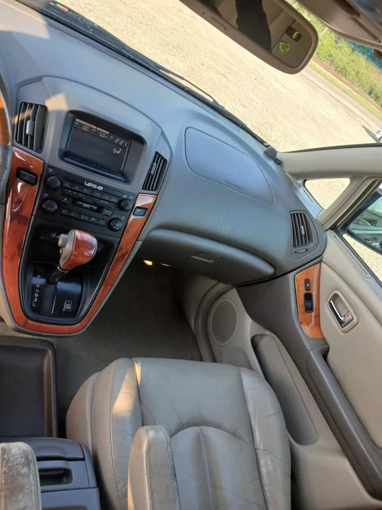 2002 Lexus RX 1st Gen - Image 11 of 13