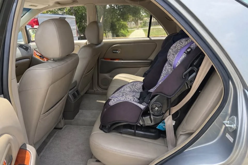 2002 Lexus RX 1st Gen - Image 2 of 3