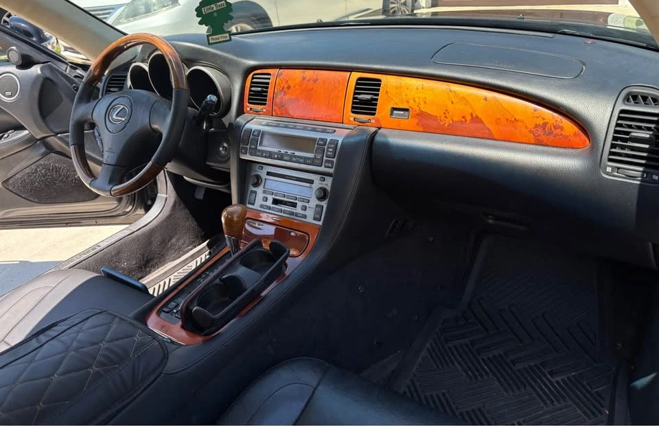 2002 Lexus SC430 - Image 4 of 4
