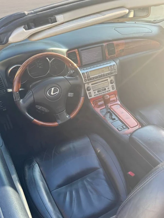 2002 Lexus SC430 - Image 10 of 15