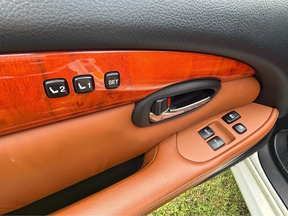 2002 Lexus SC430 - Image 10 of 19