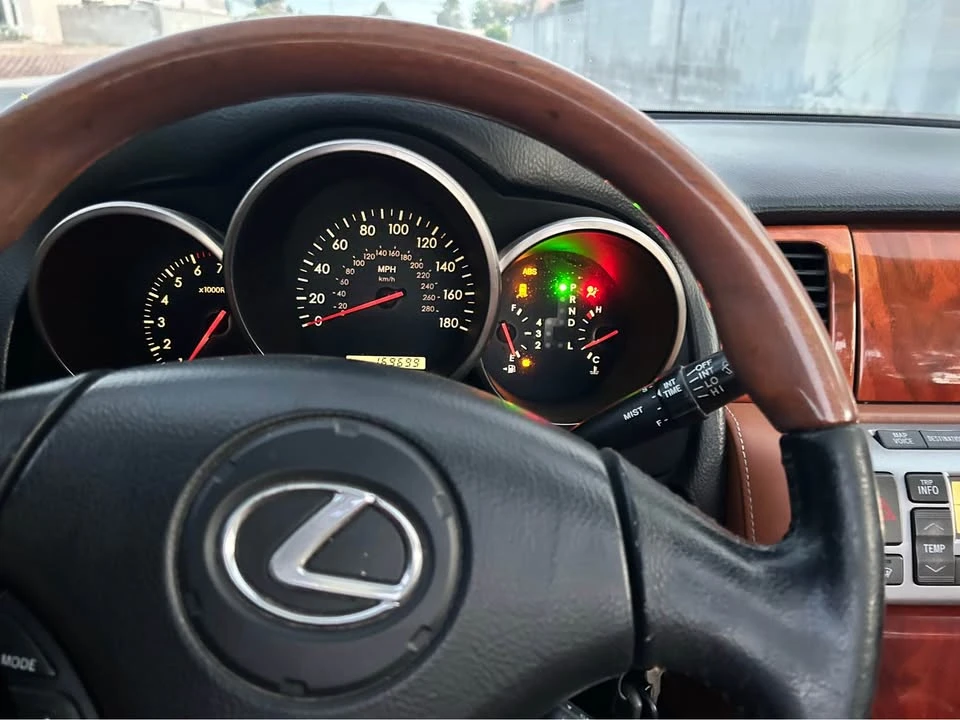 2002 Lexus SC430 - Image 9 of 12