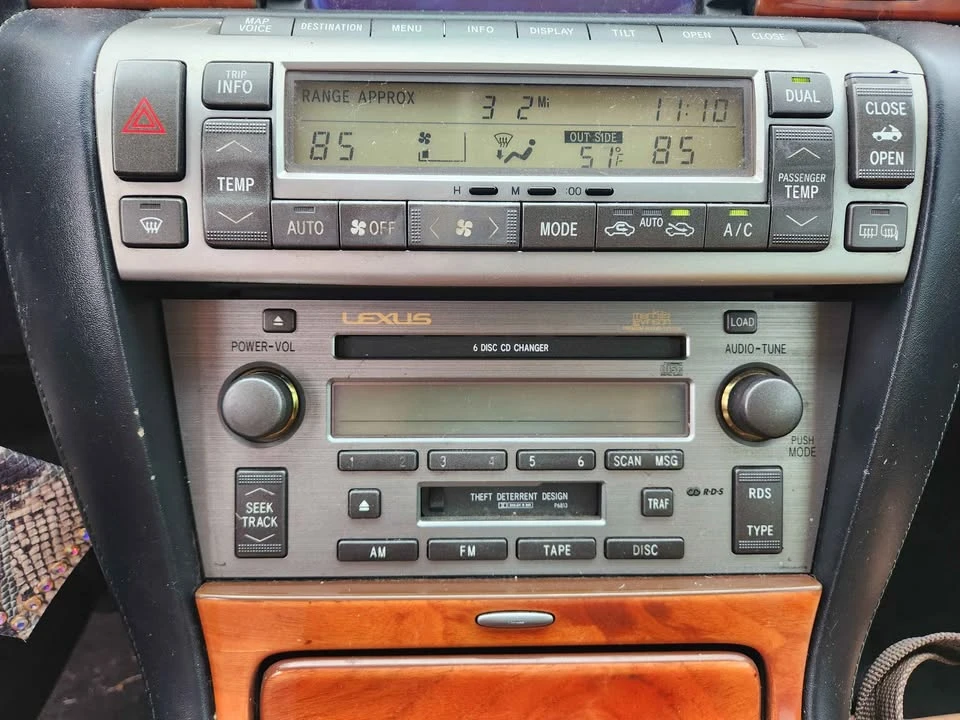 2002 Lexus SC430 - Image 3 of 9