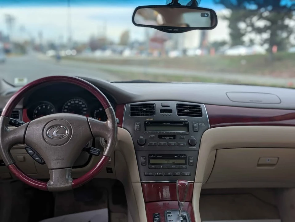 2002 Lexus ES 3rd Gen - Image 13 of 14